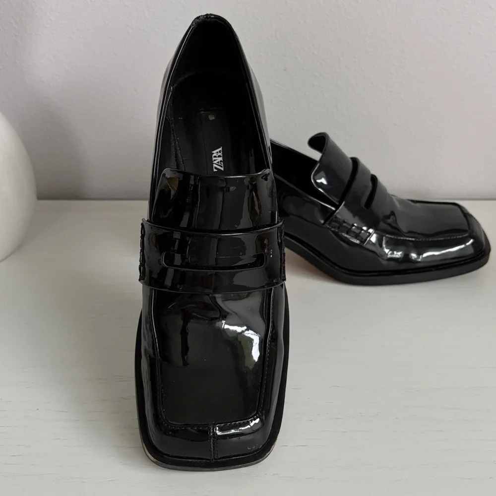 Zara patent  Black Loafers - Picture 1 of 8